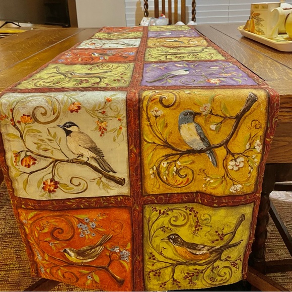 Table Runner w/Squares of Birds Different Color Backgrounds. Cotton Hand Made EC - Picture 2 of 16